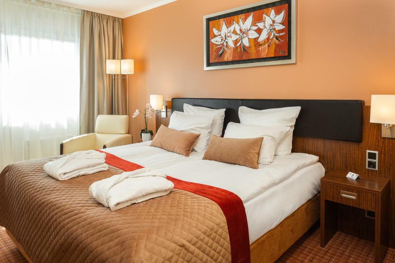 Avalon Hotel & Conferences Riga Bagian luar foto