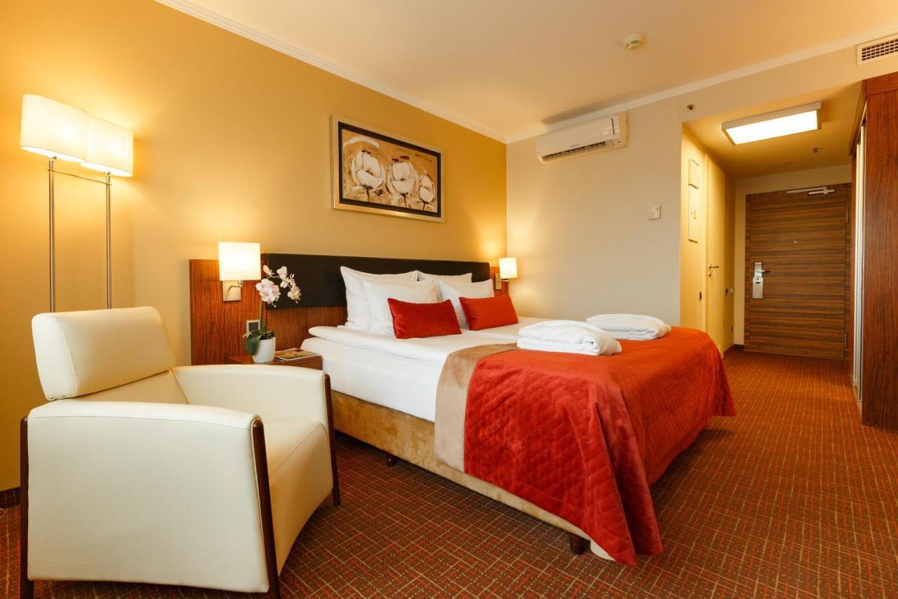 Avalon Hotel & Conferences Riga Bagian luar foto